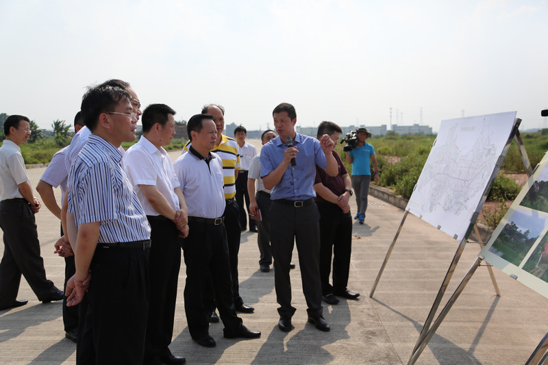 2014年5月28日，市委书记、市人大常委会主任徐建华一行到谢岗镇开展专题调研