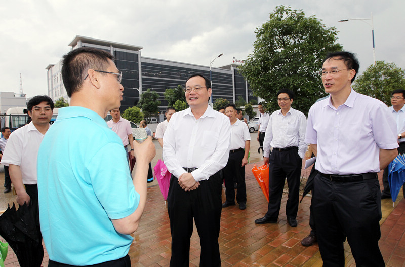 2014年5月20日，袁宝成市长赴横沥镇开展党的群众路线教育实践活动