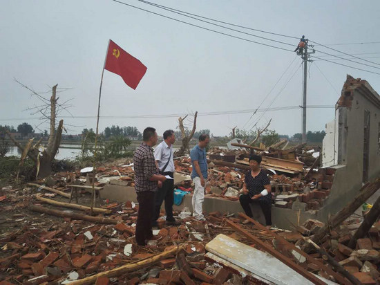 组图:党员突击队奋战在苏北灾区