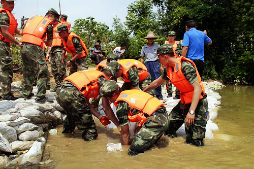 党员骨干打头阵 抢险救灾勇争先【3】--党建-人民网