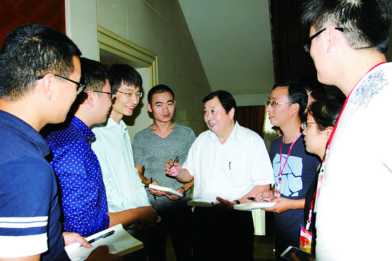 �����嵳ί�����Э�����ѧ��������н�̸