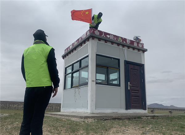 青藏铁路通天河护路大队：雪域天路守护者