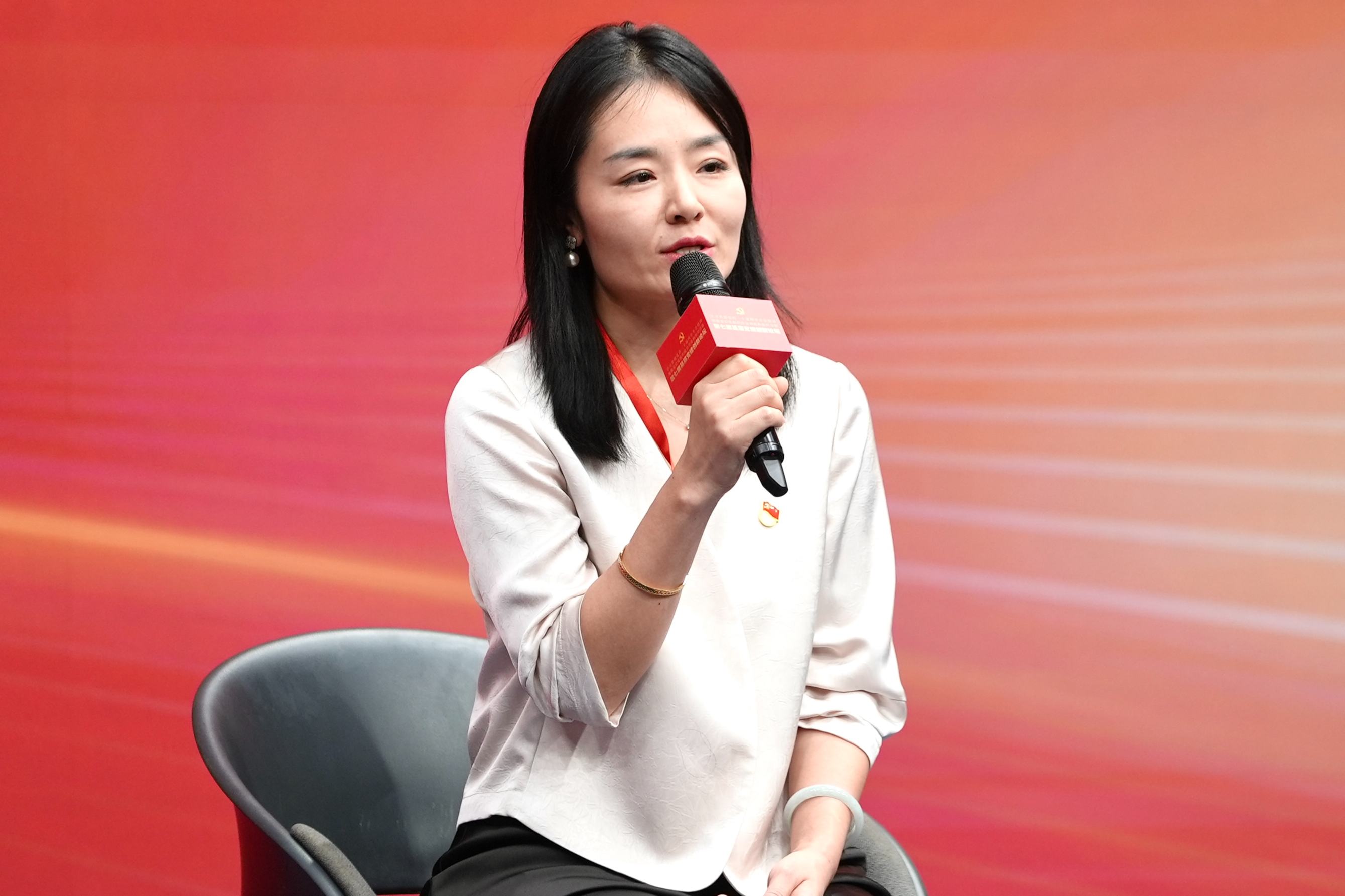 上海核工程研究設計院黨群宣傳部副主任、團委書記張琳發言