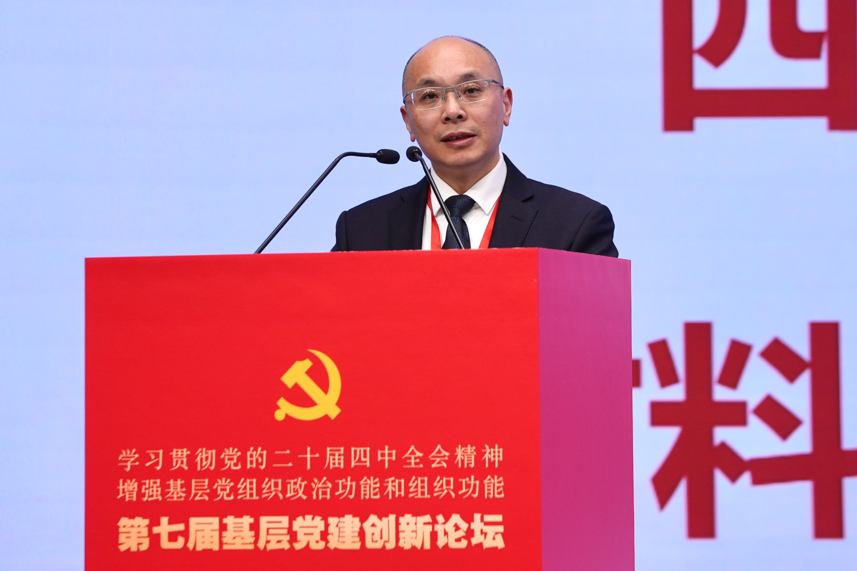 福建省寧德市委組織部副部長、老干部局局長陳梅仔作主題發言