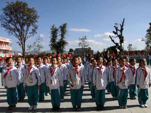 云南保山市第二示范小学开展唱红歌促德育活动