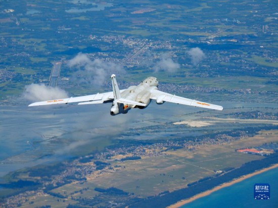 空軍航空兵某團飛行二大隊飛行員駕機完成遠海訓練返航（2022年8月30日攝）。新華社發（李曉鬆 攝）