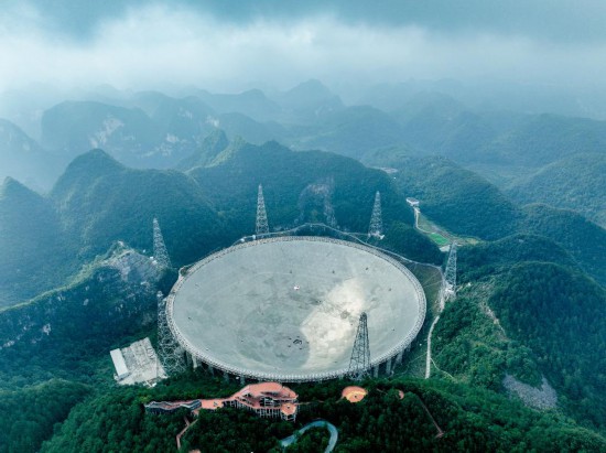 這是2023年7月26日拍攝的“中國天眼”全景（無人機照片，維護保養期間拍攝）。新華社記者 歐東衢 攝