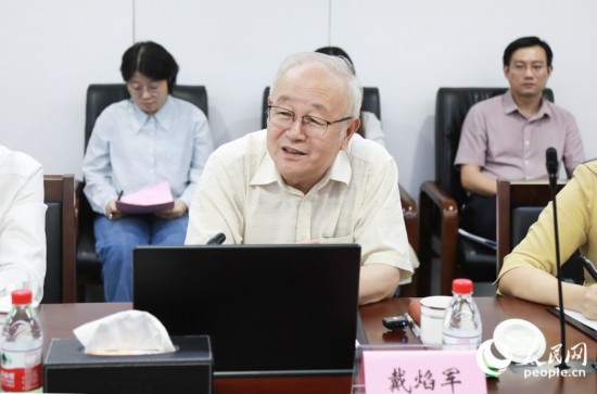 中共中央黨校（國家行政學院）黨建教研部原副主任、教授戴焰軍。