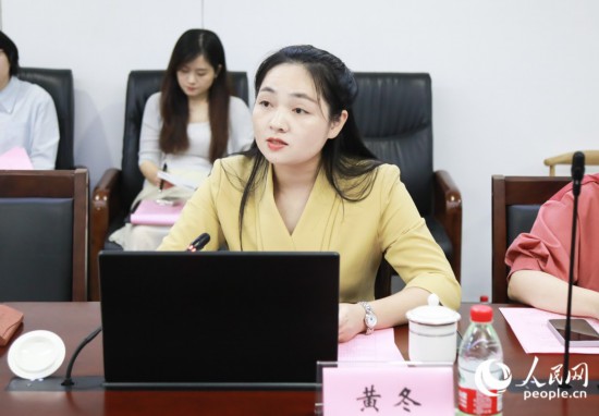 福州市鼓樓區洪山鎮大凰山社區黨委書記、居委會主任黃冬。