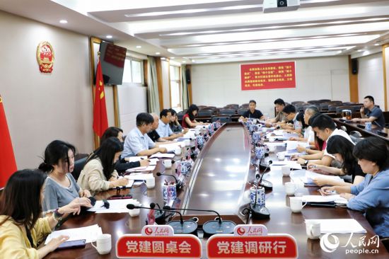 人民網黨建調研團一行走進廈門市海滄區。人民網 李唯一攝