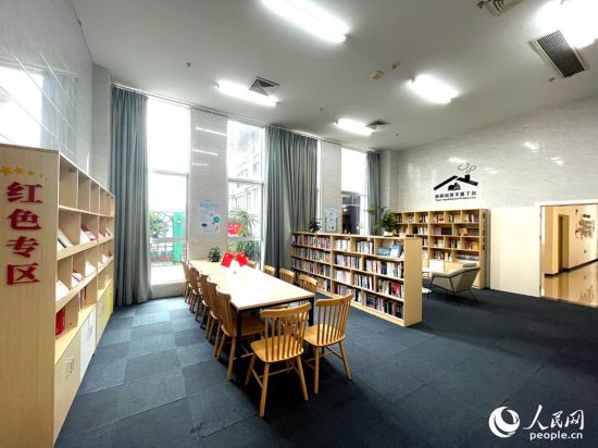 廈門軟件園三期黨建共同體閱讀專區。人民網記者 陳藍燕攝